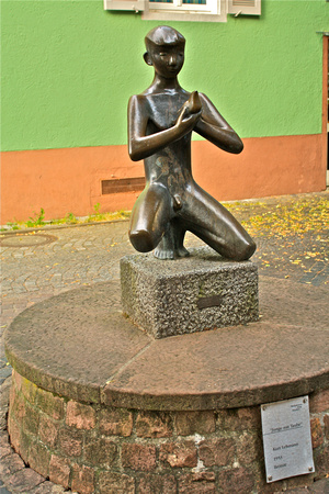 Junge mit Taube Bronz Statue