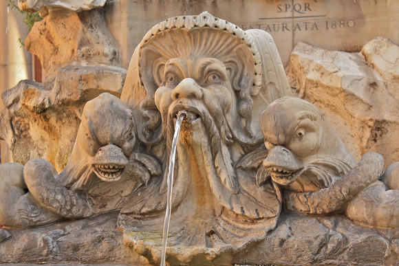 "River Arno" Fountain Decor Closeup #79