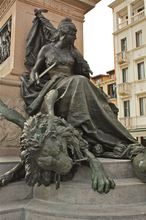 Woman w/Sword & Lion Sculpture Venice Italy #217