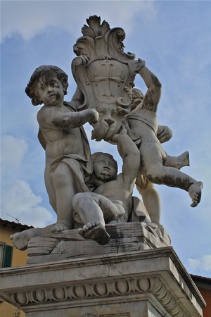 Statue/Children/Pisa Italy #140