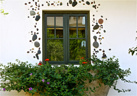 Pebble Window Frame w/Flowers