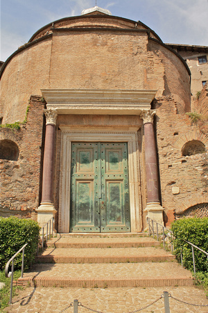 Antonius Pius Temple Entrance #48
