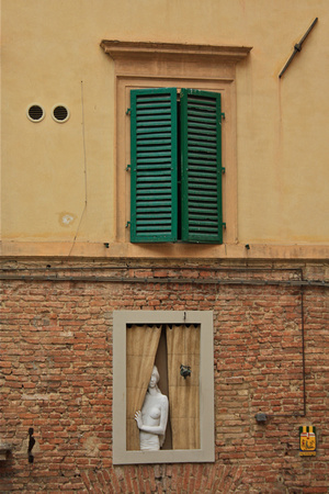 Lady Statue Peeking Out Window Siena Italy #483